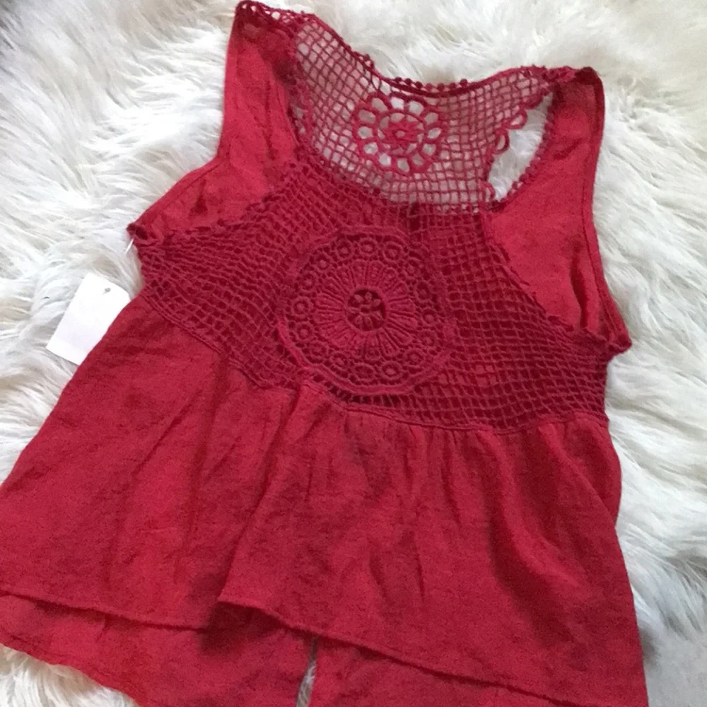 LACE RACERBACK BUTTON TANK - Picture 2 of 4